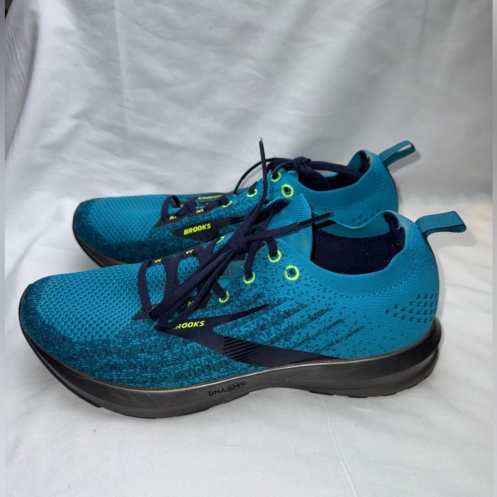 Brooks‎ Men's Levitate 3 running shoes in the Blue/Navy/Nightlife size 10